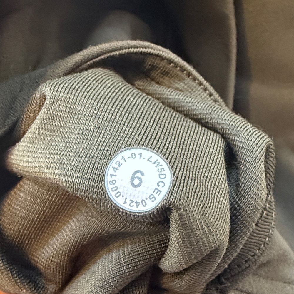 Lululemon Align with pockets size 6, dark green. - Picture 5 of 8